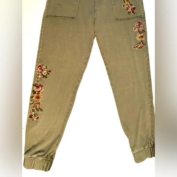 Sundance Olive Green Embroidered Floral Soft Versatile Joggers - Picture 4 of 8